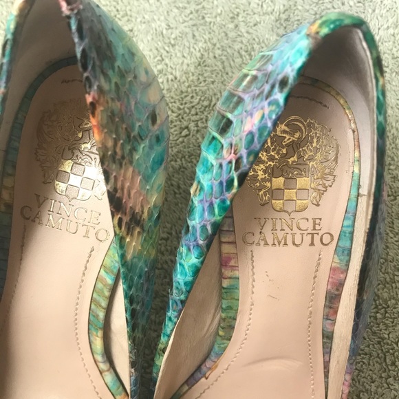 Vince Camuto Snakeskin pumps - Picture 2 of 7